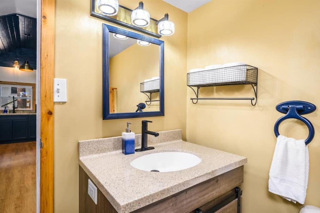 Arbutus Lake 3 Bedroom Cottage Traverse City Luaran gambar
